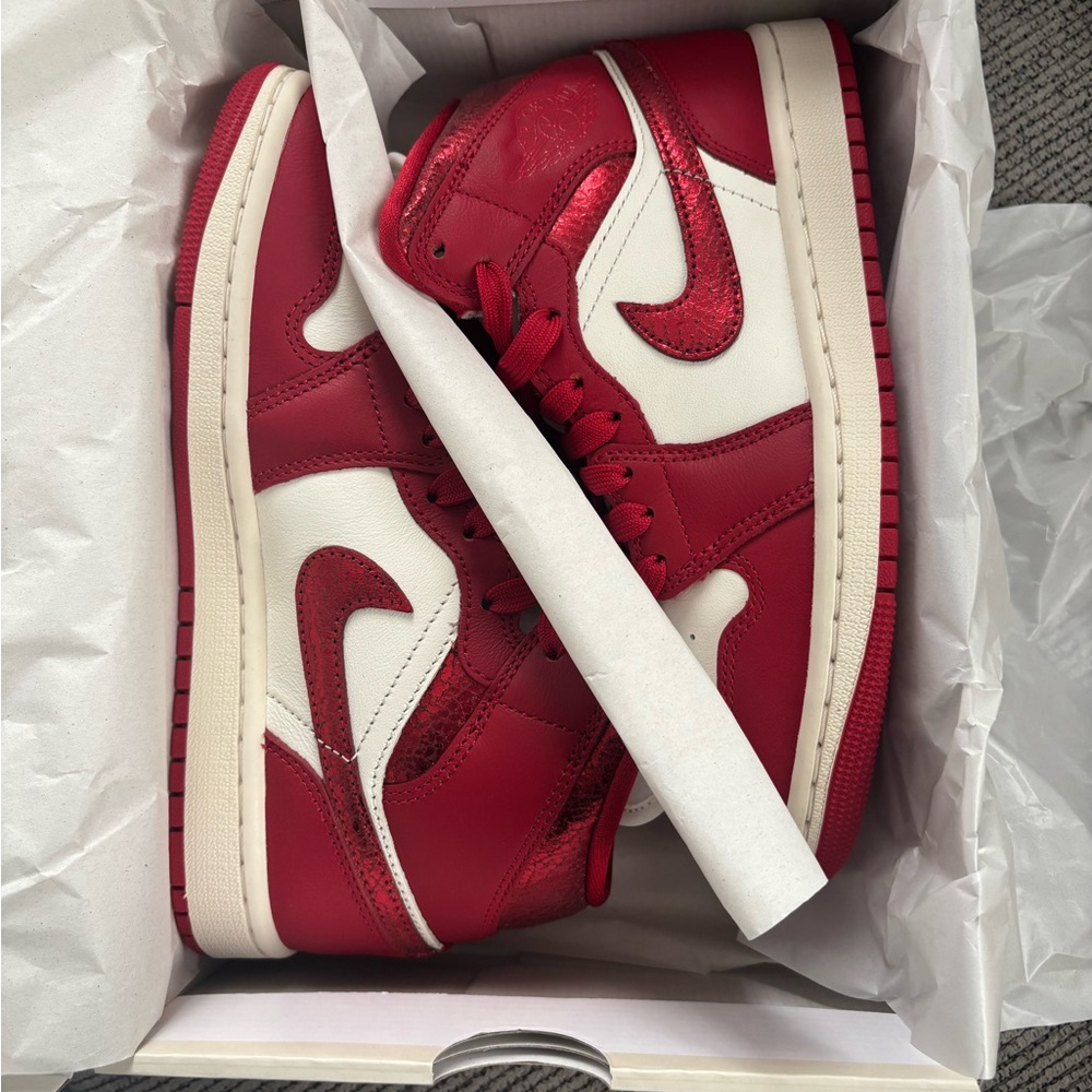 Nike women’s Air Jordan 1 Mid Varsity Red and White High-Top. Brand New - Picture 2 of 11